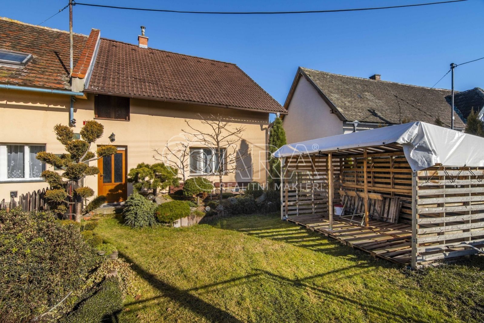 Rodinný dům s&nbsp;velkým pozemkem 1 058 m  Petříkov