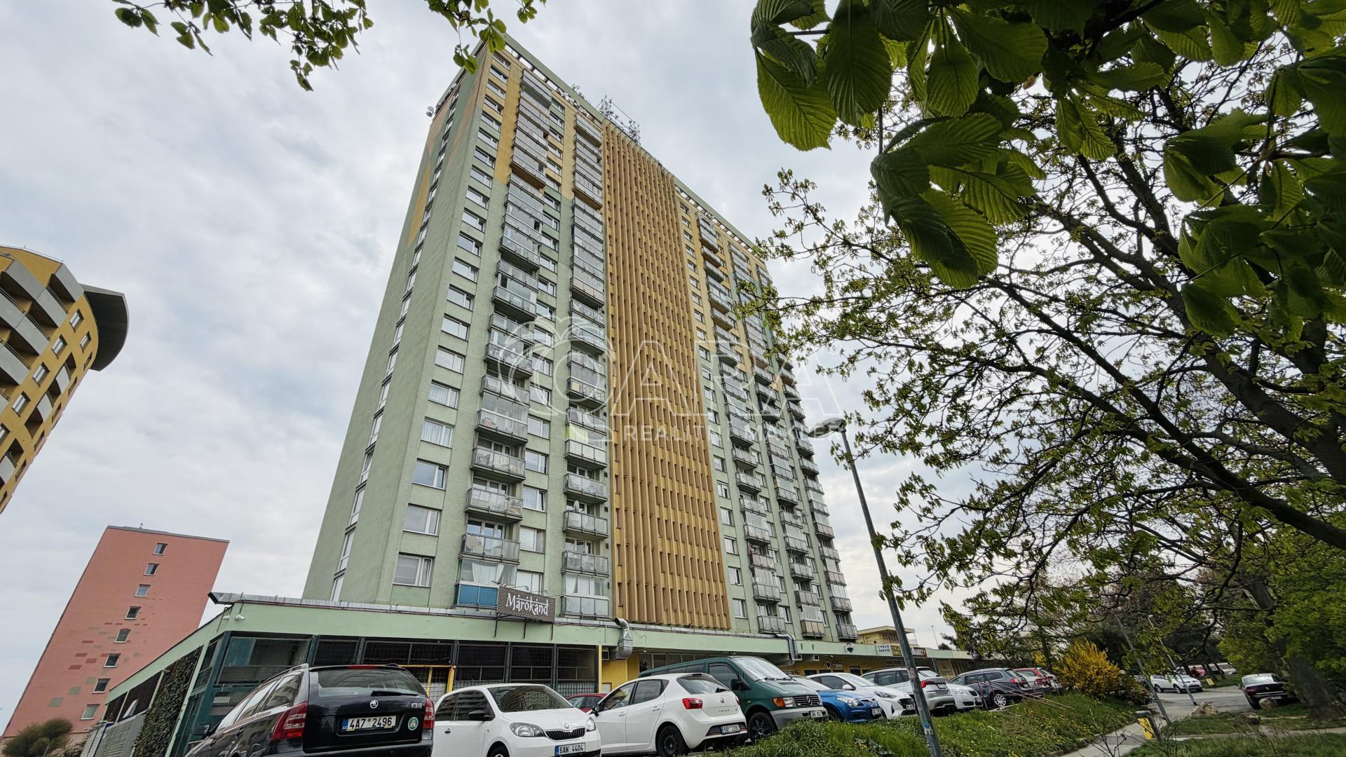 Pronájem bytu 2+kk, 32,7 m 2 se zaskleným balkonem