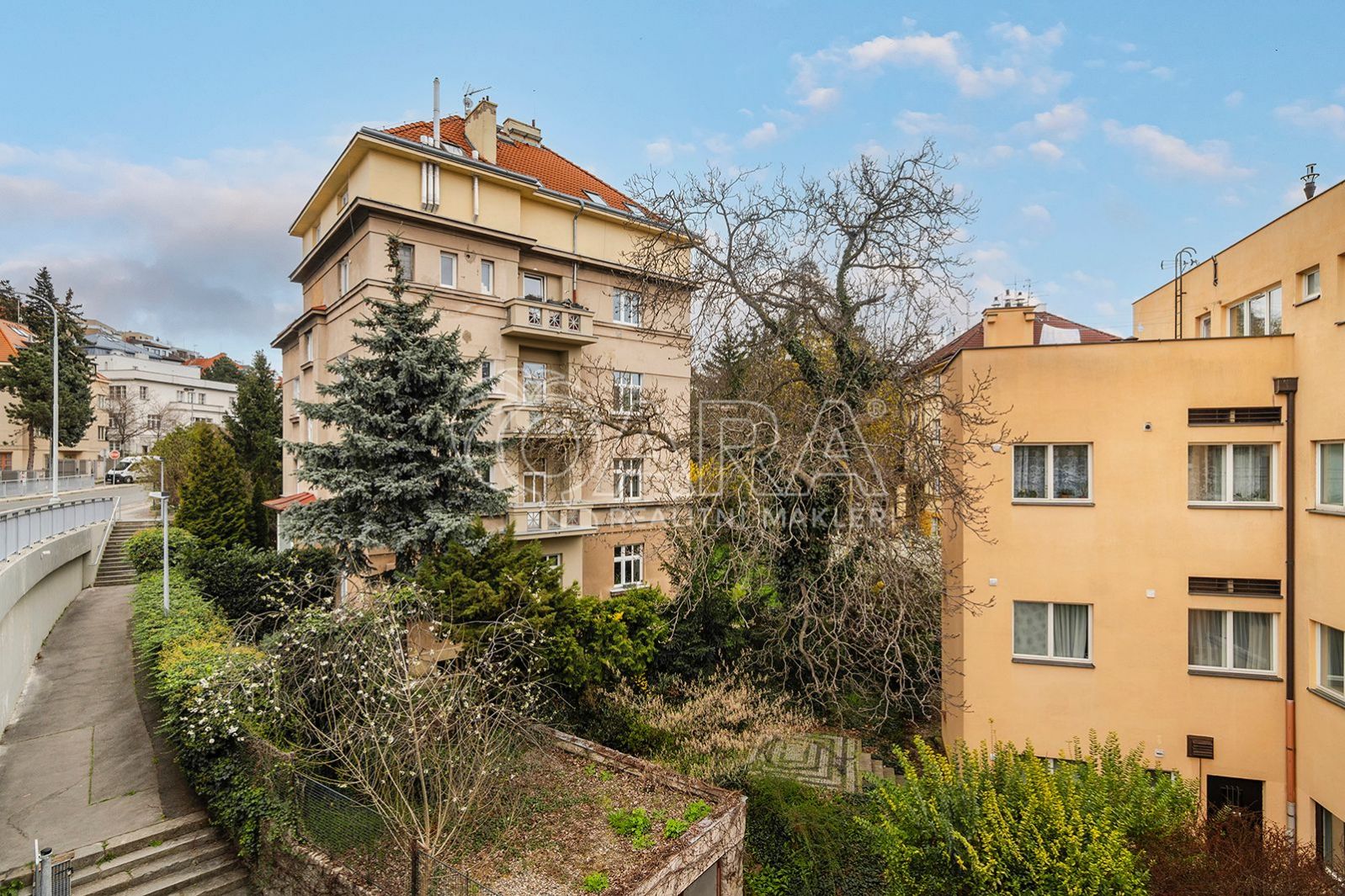 Prodej bytu 3+1, 72,80 m + 2x sklep + společná zahrada 364 m