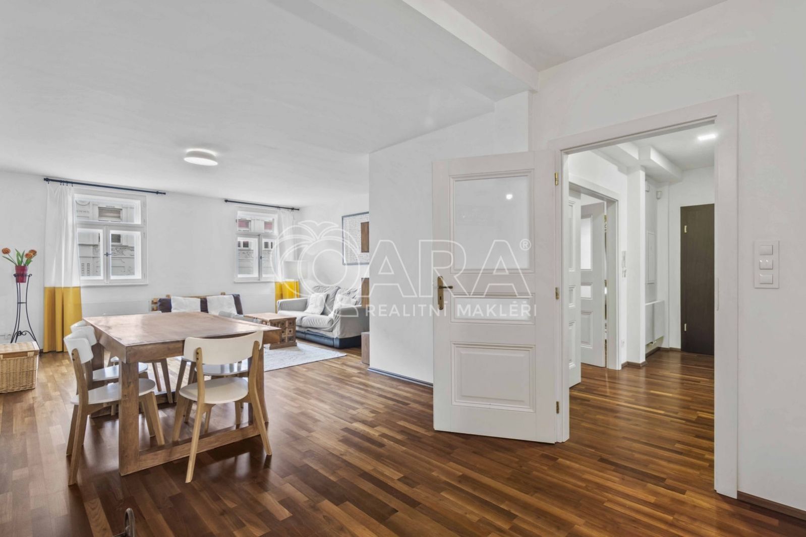 Pronájem moderního, kompletně zařízeného bytu 3+kk po rekonstrukci  Praha 5, Smíchov